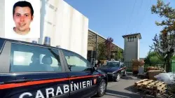 L'ingresso posteriore della Bica e nella foto piccola Luca Stocco