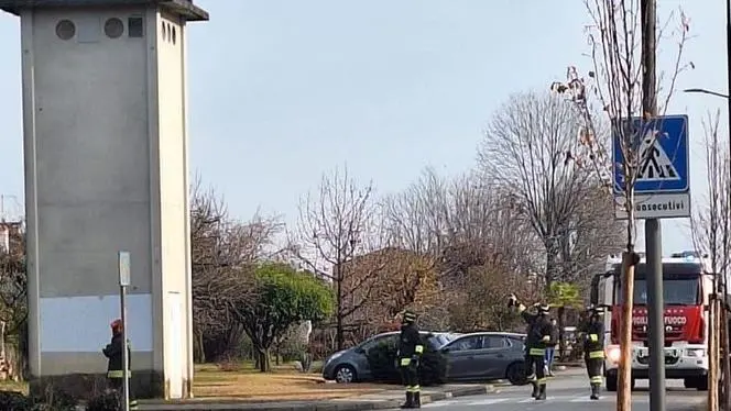 I vigili del fuoco in azione alla cabina Enel di Borgo Treviso (foto da Fb)
