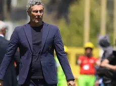 epa11319393 Lecce's head coach Luca Gotti reacts during the Italian Serie A soccer match between Cagliari Calcio and US Lecce at the Unipol Domus stadium in Cagliari, Italy, 05 May 2024. EPA/FABIO MURRU
