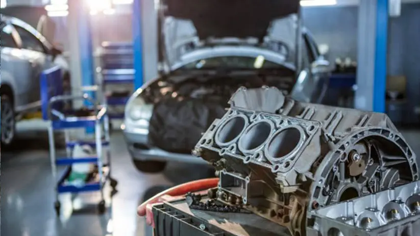Un’officina meccanica tra le attività più colpite dalle lettere