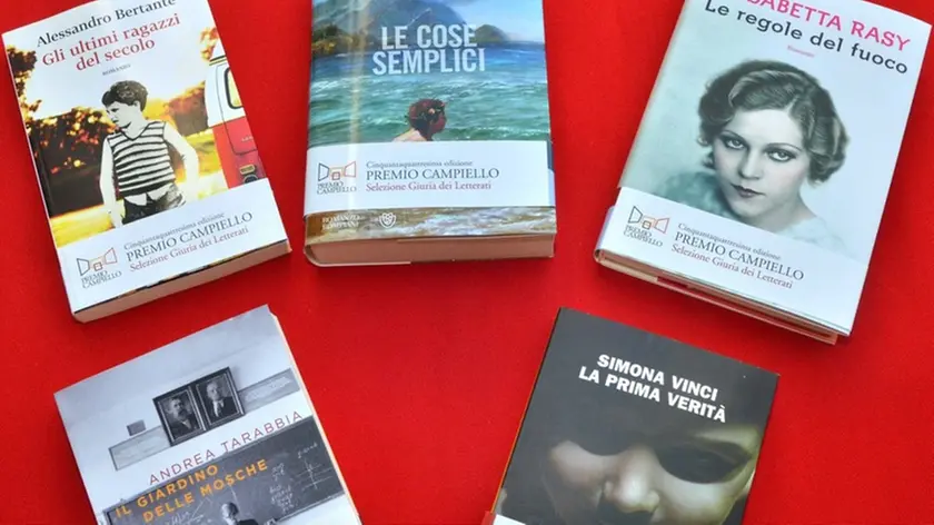 Interpress/Mazzega Venezia, 21.06.2016.- Finalisti Premio Campiello 2016.- Nella foto i 5 libri finalisti