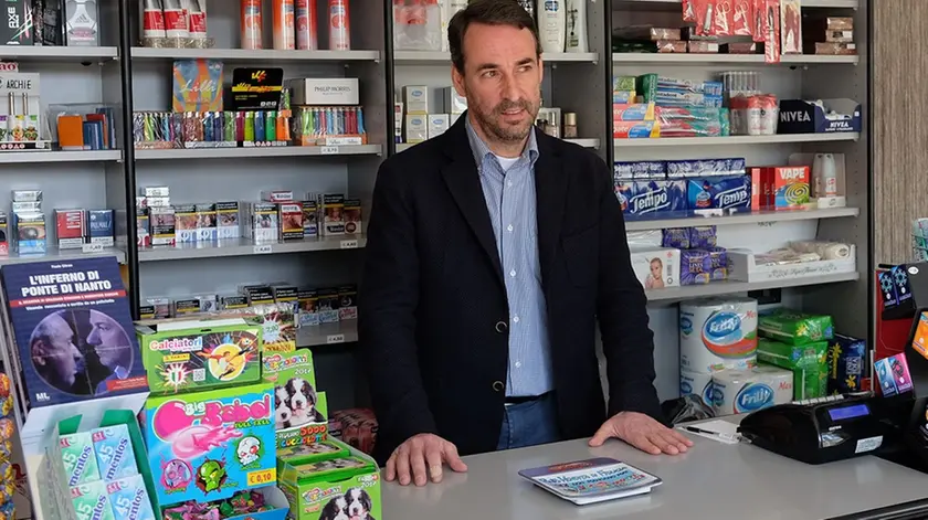 Franco Birolo nella sua edicola