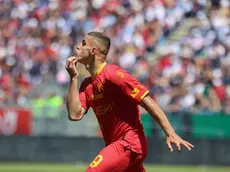 epa11319530 Lecce's Nikola Krstovic celebrates after scoring the 1-1 goal during the Italian Serie A soccer match between Cagliari Calcio and US Lecce at the Unipol Domus stadium in Cagliari, Italy, 05 May 2024. EPA/FABIO MURRU