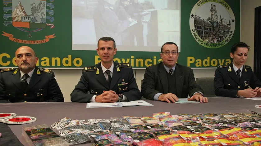 FERRO - "ANELLI DI GOMMA" , SEQUESTRO MERCE GdF, CONFERENZA STAMPA
