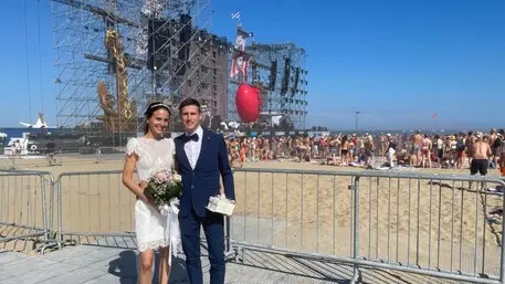 Giulia e Gianluca sposi al Jova Beach Party