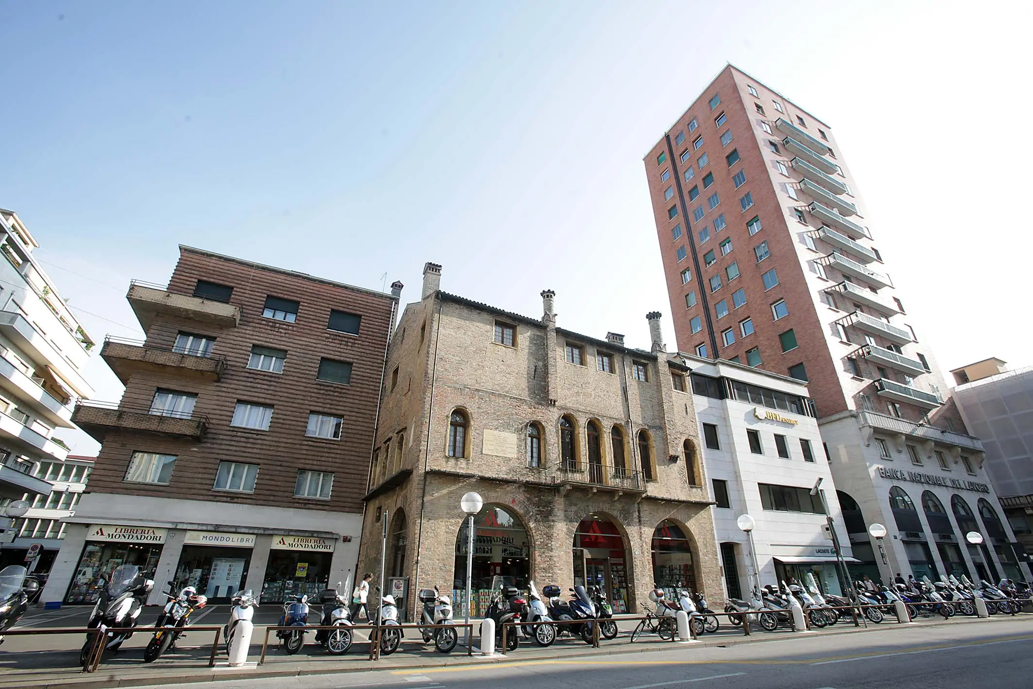 BARON - AGENZIA BIANCHI - PADOVA - PALAZZINA MONDADORI PIAZZA INSURREZIONE