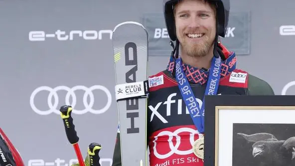 epa08055900 Tommy Ford of the US celebrates his first place finish on the podium after the Menâs Giant Slalom at the FIS Alpine Skiing World Cup in Beaver Creek, Colorado, USA, 08 December 2019. EPA/JOHN G. MABANGLO