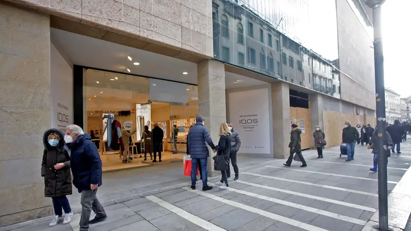 TOME -AGENZIA BIANCHI-PADOVA - NUOVO NEGOZIO IQOS ALLA RINASCENTE