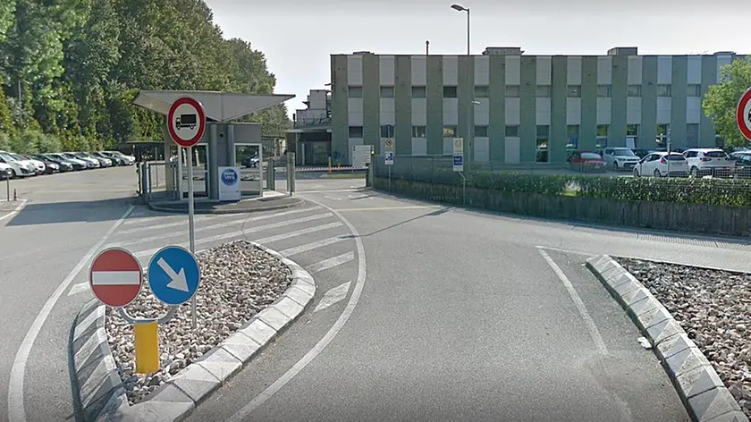 Lo stabilimento di Aqua Vera lungo la Valsugana a San Giorgio in Bosco