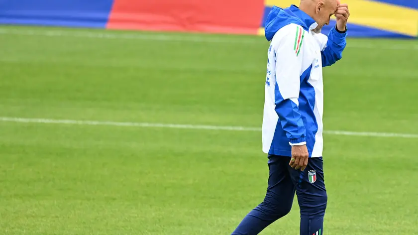 Italy’s head coach Luciano Spalletti attends a training session of the national team in Iserlohn, Germany, 21 June 2024.. ANSA/DANIEL DAL ZENNARO