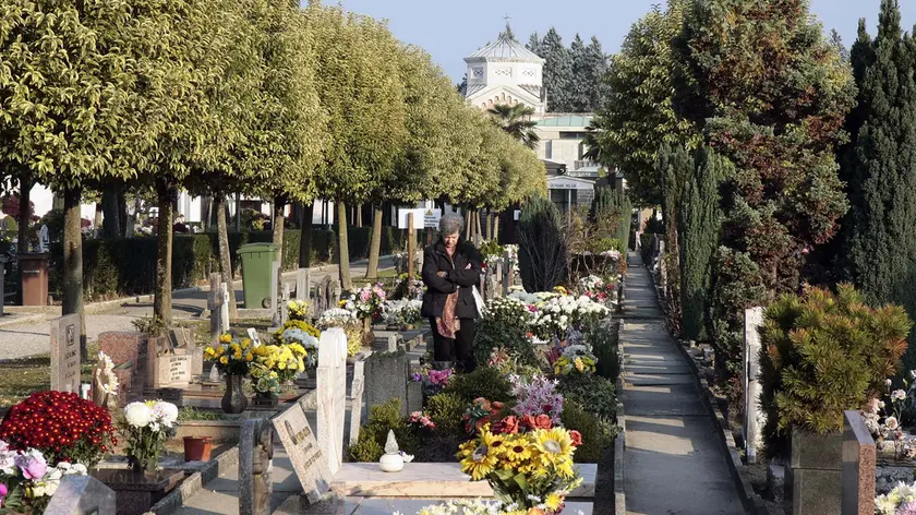 CARRAI - MESSA DEL VESCOVO AL CIMITERO MAGGIORE CARRAI - MESSA DEL VESCOVO AL CIMITERO MAGGIORE