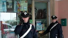 SPACCIO. L’edicola. A destra, l’arrestato Nicola Fogarollo