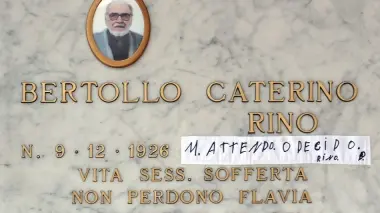 La lapide di Rino Bertollo