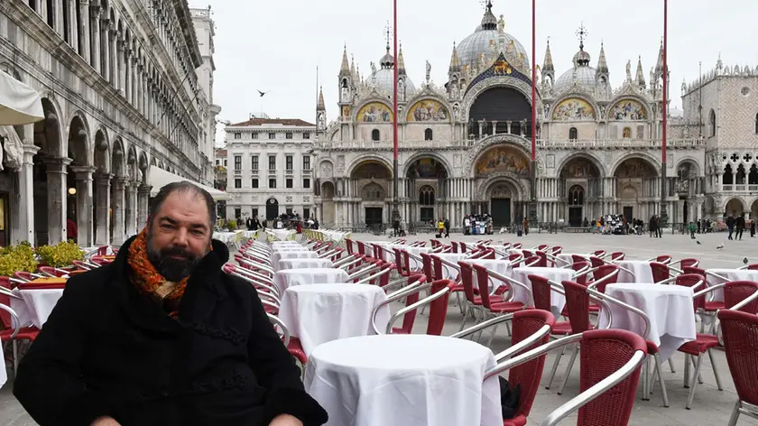 Raffaele Alajmo seduto al Quadri di Venezia
