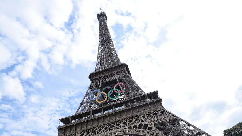 epa11617733 A view of the Eiffel Tower with the Olympic Rings in Paris, France, 21 September 2024. The elevator machinery area of the Eiffel Tower is usually closed to the public and is only open on specific occasions such as heritage days. French Heritage Days, which usually take place on the third weekend of September, provide an opportunity to explore heritage sites and monuments. EPA/TERESA SUAREZ