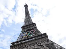 epa11617733 A view of the Eiffel Tower with the Olympic Rings in Paris, France, 21 September 2024. The elevator machinery area of the Eiffel Tower is usually closed to the public and is only open on specific occasions such as heritage days. French Heritage Days, which usually take place on the third weekend of September, provide an opportunity to explore heritage sites and monuments. EPA/TERESA SUAREZ