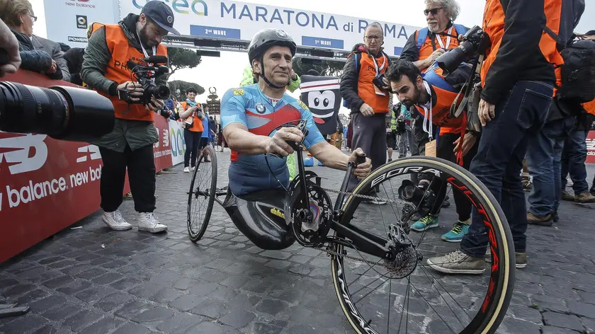 Italian professional racing driver and paracyclist, Alex Zanardi, at the start of the twenty-third edition of "Marathon of Rome", in the centre of Rome, Italy, 02 April 2017. ANSA/GIUSEPPE LAMI