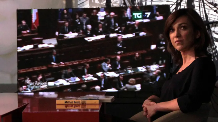 Il sindaco di Firenze, Matteo Renzi, intervistato da Daria Bignardi durante il programma 'Le invasioni barbariche' su La7. ANSA / UFFICIO STAMPA GOIGEST ++HO - NO SALES - EDITORIAL USE ONLY+++