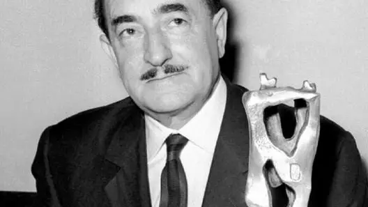 Salvatore Quasimodo in una foto d'archivio. ANSA/ ARCHIVIO