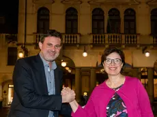 Matteo Pajola e Roberta Gallana davanti al municipio di Este