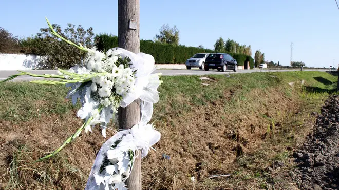 Belluco Incidente mortale al km 17 della Monselice-Mare. Nella foto: dei mezzi di fiori sul luogo dell'incidente ph. Zangirolami Incidente mortale al km 17 della Monselice-Mare.