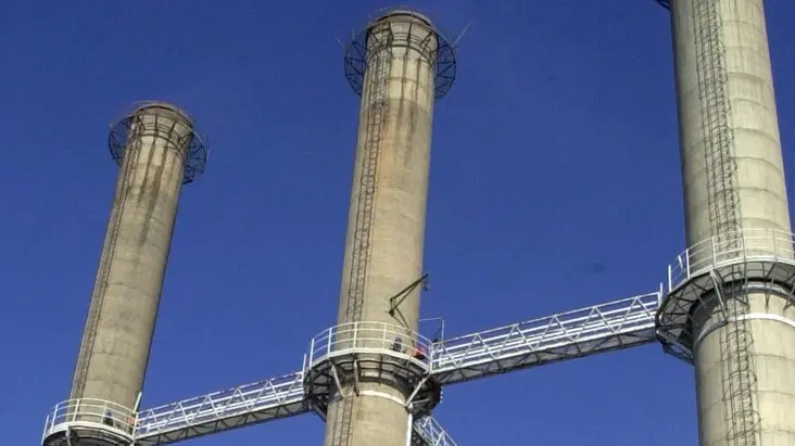 Visita all'Italcementi di Monselice:le ciminiere dei tre altiforni...ph. Zangirolami..Provincia