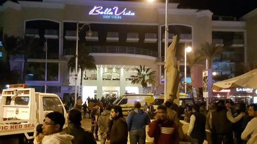 Egyptian security services outside the entrance to Bella Vista Hotel in Red Sea resort of Hurghada, Egypt, 08 January 2016. Gunmen opened fire on the hotel in the injuring two foreign tourists media reports state. ANSA/STRINGER
