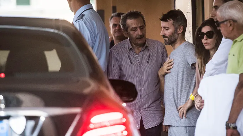 27/06/2017 Roma, il motociclista Max Biaggi viene dimesso dall'Ospedale San Camillo a seguito dell'incidente avvenuto sulla pista del Sagittario a Latina. Nella foto Max Biaggi con Bianca Atzei