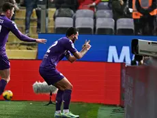 Fiorentina's midfielder Danilo Cataldi celebrate after scoring a goal during the Italian serie A soccer match ACF Fiorentina vs Cagliari at Artemio Franchi Stadium in Florence, Italy, 8 December 2024 ANSA/CLAUDIO GIOVANNINI