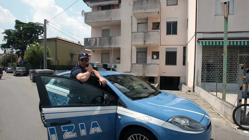FERRO - AGENZIA BIANCHI - PADOVA - VOLANTE VIA CONFALONIERI 27