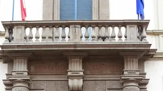 Students by an entrance to the University of Padua, Palazzo del Bo, Padua, Padova, Veneto, Italy, Europe