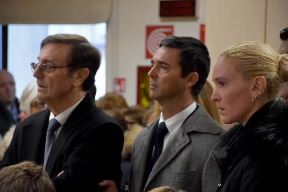 DINELLO - DINO TOMMASELLA - SAN DONA' DI PIAVE - FUNERALE MORIA ORFEI- IL MARITO NONES WALTER CON IO FIGLIO STEFANO E LARA