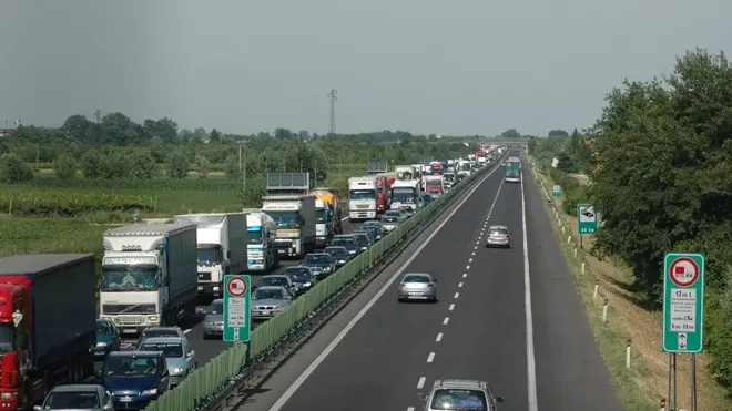 F,GAVAGNIN TAMPONAMENTO TRA TRE CAMION LA CODA RIPRESA DAL CAVALCAVIA PER CESSALTO E'IN DIREZIONE VENEZIA