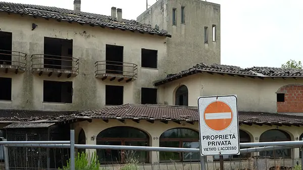 BELLUCO-FOTOPIRAN-DUE CARRARE-DEGRADO EX RISTORANTE MOTEL LETIZIA