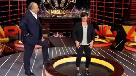 Elisa Rossetto con Gerry Scotti durante la trasmissione