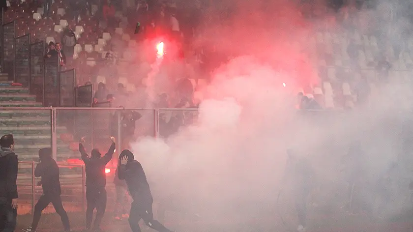 Un momento degli scontri tra ultras all'Euganeo a Padova