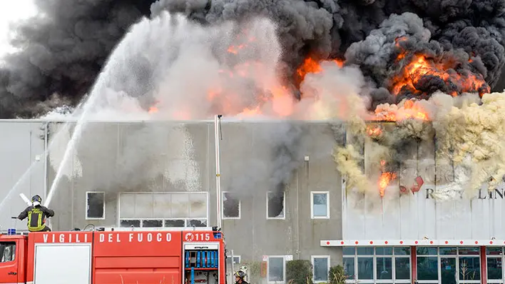 L'incendio alla Ceccato Recycling di Castelfranco