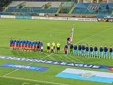 La nazionale di San Marino e quella del Liechtenstein all'inizio del match
