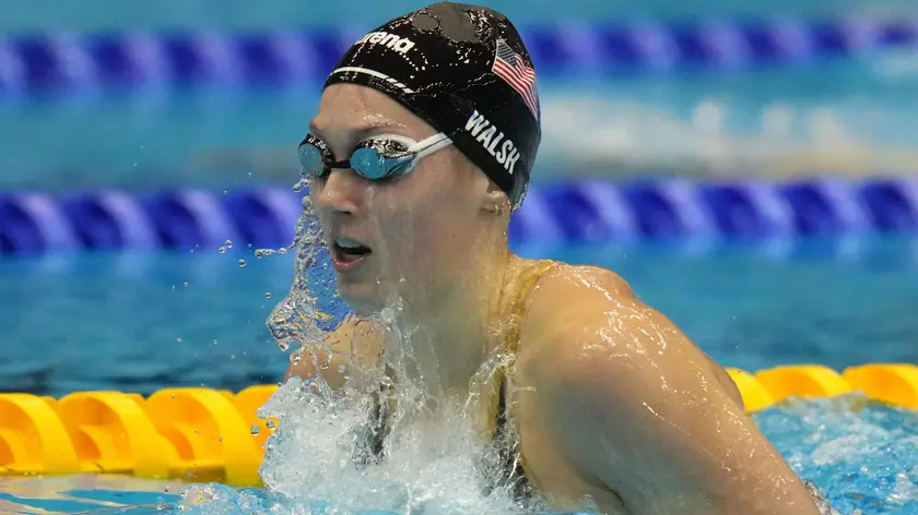epa10766105 Gretchen Walsh of USA competes in the WomenÕs 100m Butterfly final of the Swimming events during the World Aquatics Championships 2023 in Fukuoka, Japan, 24 July 2023. EPA/HIROSHI YAMAMURA