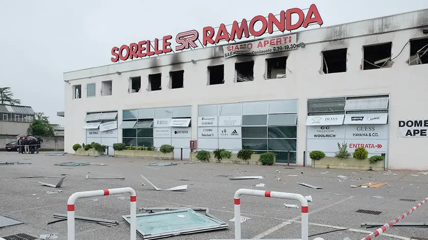 BELLUCO - FOTOPIRAN - SANT'ANGELO DI PIOVE - INCENDIO CAPANNONE SORELLE RAMONDA