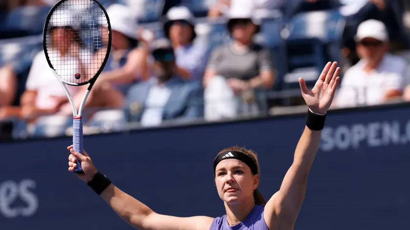 epa11585094 Karolina Muchova of the Czech Republic celebrates after defeating Beatriz Haddad Maia of Brazil during their quarterfinals match of the US Open Tennis Championships at the USTA Billie Jean King National Tennis Center in Flushing Meadows, New York, USA, 04 September 2024. The US Open tournament runs from 26 August through 08 September. EPA/CJ GUNTHER