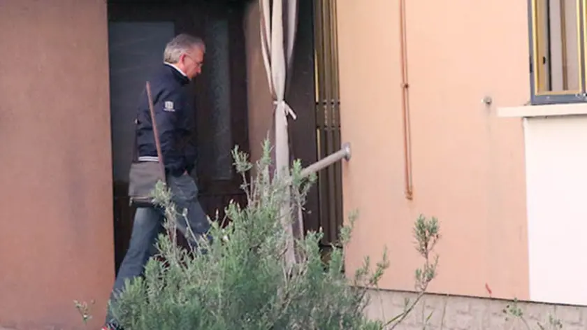 POLETTO - FOTOPIRAN - TENTATO OMICIDIO BAGNOLI DI CADONEGHE mauro zambon fratello dell'aggressore mentre entra in casa