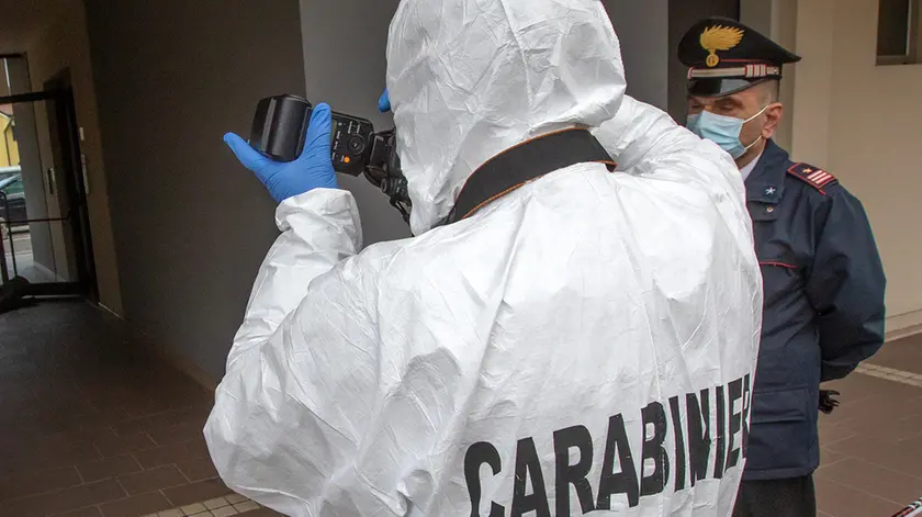 Agostini Castello Di Godego omicidio-suicidio carabinieri sientifica sul posto