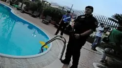 Carabinieri in piscina (archivio)