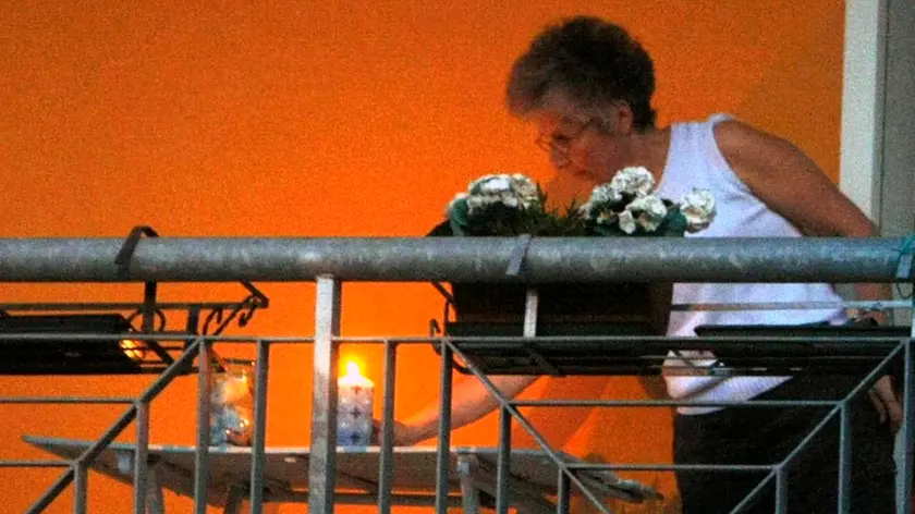 BARON - AGENZIA BIANCHI - PADOVA - CERO ACCESO IN MEMORIA DI DOMENICO MAURANTONIO. LA MAMMA