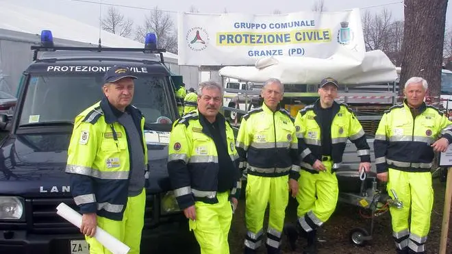 Granze, 07.12.2012.Il gruppo della protezione civile di Granze..ph. Zangirolami