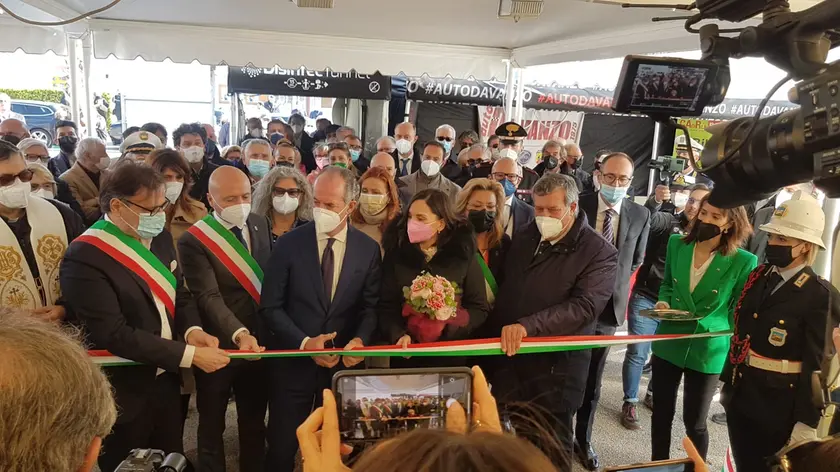 Il taglio del nastro