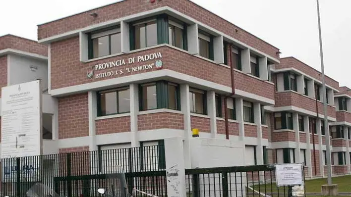 BELLUOC..LICEO NEWTON CAMPOSANPIERO BELLUCO..LICEO NEWTON CAMPOSANPIERO