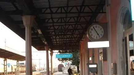 foto Ferrari per Poletto, manifestanti alla stazione dei treni di Cittadella foto Ferrari per Poletto