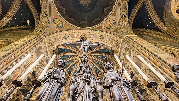 Le statue in bronzo del Donatello custodite nella Basilica